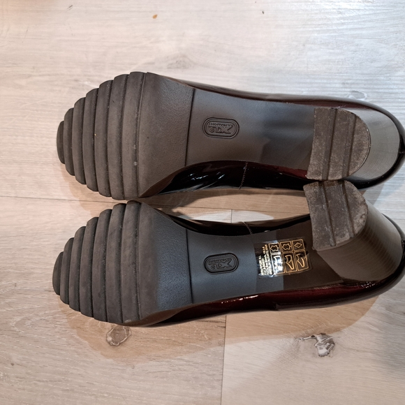 Red Glossy Flats with Rounded Toe - Picture 6 of 6